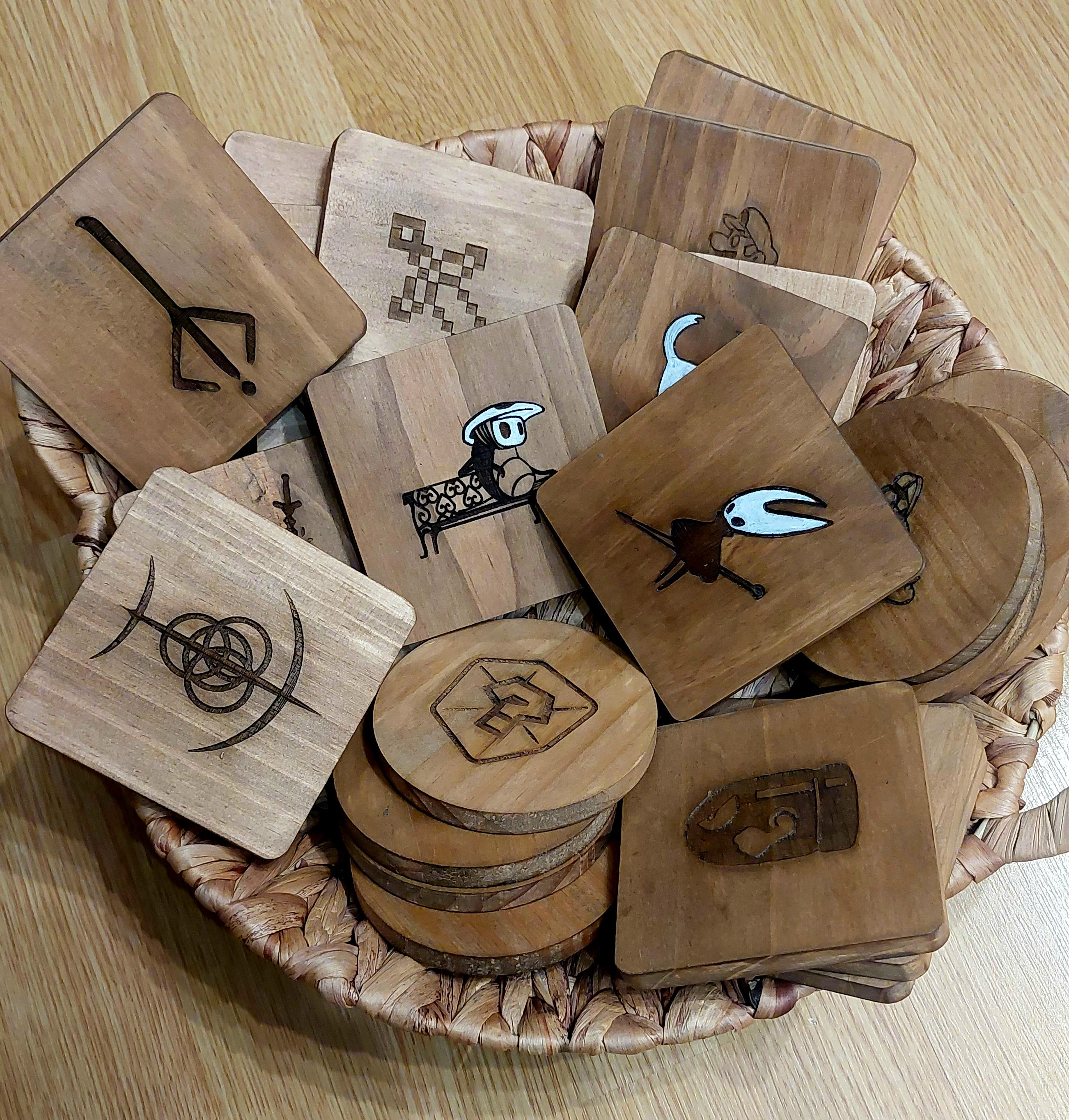Woodland leaf fox engraved wooden coaster